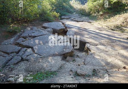 Die bosnische Pyramide in Visoko, was einige eine antike Pyramide nennen und was andere einen Hügel nennen Stockfoto