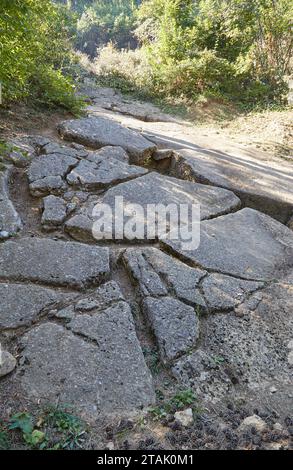 Die bosnische Pyramide in Visoko, was einige eine antike Pyramide nennen und was andere einen Hügel nennen Stockfoto