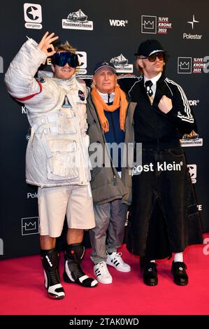 Joost Klein, Otto Waalkes und Ski Aggu bei der 24. Verleihung der 1Live Krone 2023 im Lokschuppen. Bielefeld, 30.11.2023 Stockfoto