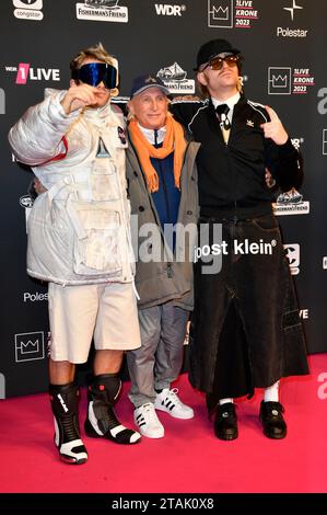 Joost Klein, Otto Waalkes und Ski Aggu bei der 24. Verleihung der 1Live Krone 2023 im Lokschuppen. Bielefeld, 30.11.2023 Stockfoto