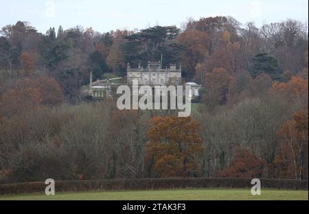 Allgemeiner Blick auf Saint Hill Manor in der Nähe von East Grinstead. L. Ron Hubbard erwarb im März 1959 das denkmalgeschützte Landhaus und rund 60 Hektar Land. Das Manor diente bis 1967 als Mr. Hubbards Zuhause und weltweiter Hauptsitz der Scientology Religion. Stockfoto