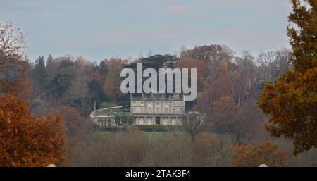 General View of Saint Hill Manor, das britische Hauptquartier der Scientology Religion. L. Ron Hubbard erwarb im März 1959 das denkmalgeschützte Landhaus und rund 60 Hektar Land. Das Manor diente bis 1967 als Mr. Hubbards Zuhause und weltweiter Hauptsitz der Scientology Religion. Stockfoto