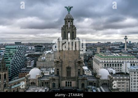 Die Spitze des Royal Liver Building, Liverbirds, Bertie und Bella Stockfoto