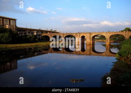 Chhatrapati Shivaji Brücke erbaut 1924, diese Heritage Brücke wurde während der britischen Herrschaft von Raobahadur Ganpatrao Mahadeo Kenjale erbaut. Stockfoto