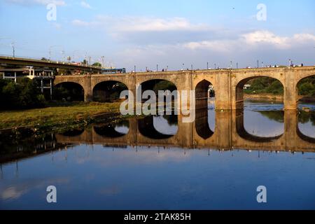 Chhatrapati Shivaji Brücke erbaut 1924, diese Heritage Brücke wurde während der britischen Herrschaft von Raobahadur Ganpatrao Mahadeo Kenjale erbaut. Stockfoto