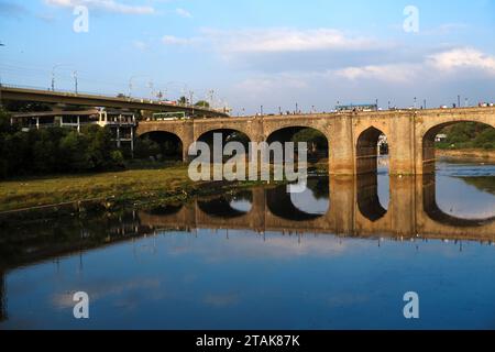 Chhatrapati Shivaji Brücke erbaut 1924, diese Heritage Brücke wurde während der britischen Herrschaft von Raobahadur Ganpatrao Mahadeo Kenjale erbaut. Stockfoto