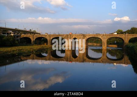 Chhatrapati Shivaji Brücke erbaut 1924, diese Heritage Brücke wurde während der britischen Herrschaft von Raobahadur Ganpatrao Mahadeo Kenjale erbaut. Stockfoto