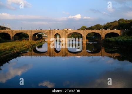 Chhatrapati Shivaji Brücke erbaut 1924, diese Heritage Brücke wurde während der britischen Herrschaft von Raobahadur Ganpatrao Mahadeo Kenjale erbaut. Stockfoto