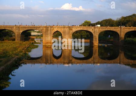 Chhatrapati Shivaji Brücke erbaut 1924, diese Heritage Brücke wurde während der britischen Herrschaft von Raobahadur Ganpatrao Mahadeo Kenjale erbaut. Stockfoto