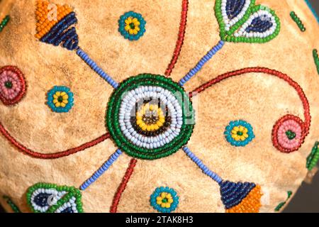 Spielzeuge mit Perlen im Visitor Center, Knife River Indian Villages National Historic Site, Lewis and Clark National Historic Trail, North Dakota Stockfoto