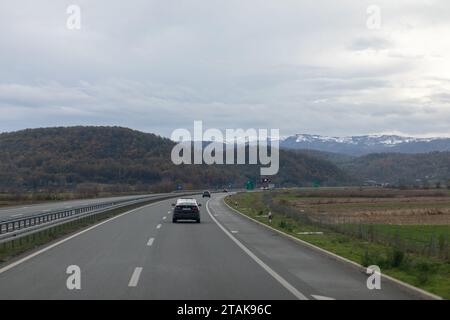 Serbische Autobahn A2 von Belgrad nach Čačak aka Miloš Veliki Stockfoto