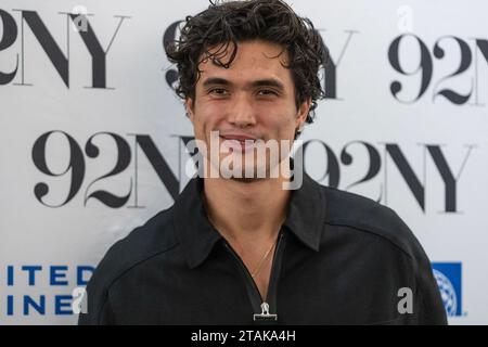 New York, USA. November 2023 30. Charles Melton nimmt am 30. November 2023 am 92NY in New York Teil. (Foto: Lev Radin/SIPA USA) Credit: SIPA USA/Alamy Live News Stockfoto