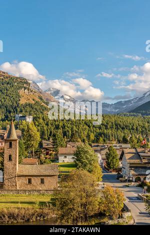 Kirche von Sils-Baselgia am Silser See im Herbst, Engadine, Graubünden, Schweiz Stockfoto