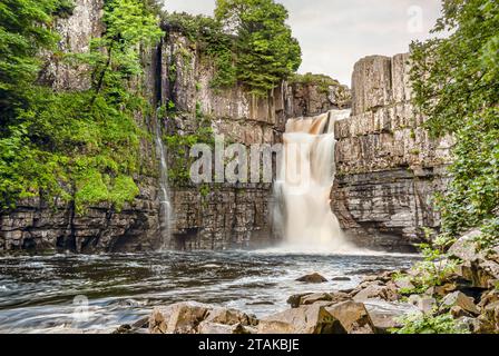 High Force, einer der höchsten Wasserfälle Englands in Forest-in-Teesdale, Nordengland Stockfoto