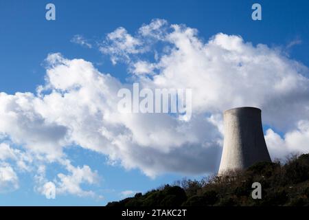 Kraftwerk zur Nutzung von Borazifergebläsen zur Stromerzeugung in der Toskana, Italien Stockfoto