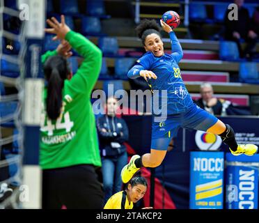 Mariana Costa aus Brasilien während des IHF-Handball-WM-Spiels der Frauen zwischen Kasachstan und Brasilien in der Vorgruppe G in der Arena Nord in Frederikshavn, Dänemark am Freitag, 1. Dezember 2023. (Foto: Henning Bagger/Ritzau Scanpix) Stockfoto