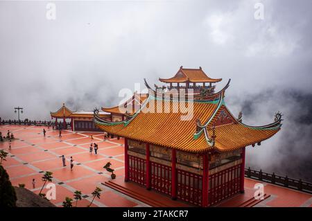 Genting Highlands, Pahang, Malaysia - 1. November 2023: Der riesige Komplex des Chin Swee Caves Temple in Genting Highlands, Pahang, Malaysia. Stockfoto