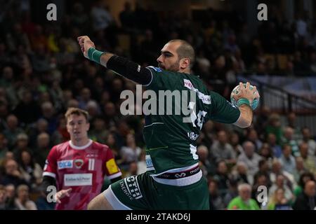 Wetzlar, Deutschland. Dezember 2023. Wetzlar, Deutschland, 1. Dezember 2023: Vladimir Vranjes ( 14 Wetzlar ) während des Liqui Moly Handball-Bundesliga-Spiels zwischen HSG Wetzlar und Fuechse Berlin in der Buderus-Arena in Wetzlar. (Julia Kneissl/SPP) Credit: SPP Sport Press Photo. /Alamy Live News Stockfoto