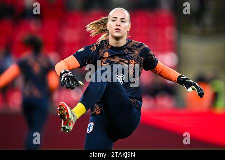 LONDON - Holländischer Torhüter Daphne van Domselaar beim UEFA Nations League-Frauenspiel zwischen England und den Niederlanden am 1. Dezember 2023 in Wembley in London. ANP GERRIT VAN KÖLN Stockfoto