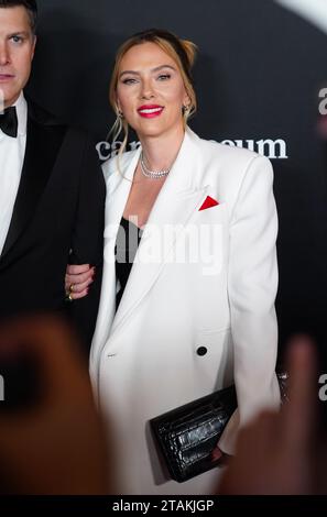 New York, Usa. November 2023 30. Colin Jost und Scarlett Johansson besuchen am 30. November 2023 die Gala des American Museum of Natural History in New York City, USA. (Foto: John Nacion/NurPhoto)0 Credit: NurPhoto SRL/Alamy Live News Stockfoto