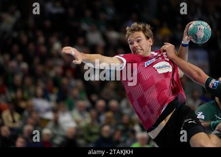 Wetzlar, Deutschland. Dezember 2023. Wetzlar, Deutschland, 1. Dezember 2023: Mathias Gidsel ( 19 Berlin) während des Liqui Moly Handball-Bundesliga-Spiels zwischen HSG Wetzlar und Fuechse Berlin in der Buderus-Arena in Wetzlar. (Julia Kneissl/SPP) Credit: SPP Sport Press Photo. /Alamy Live News Stockfoto