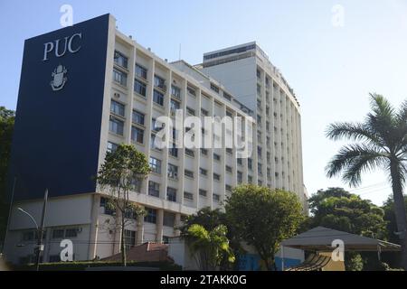 Campus der Päpstlichen Katholischen Universität Rio de Janeiro. PUC-Gebäude - Rio de Janeiro, Brasilien 11.30.2023 Stockfoto