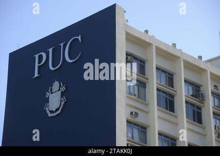 Campus der Päpstlichen Katholischen Universität Rio de Janeiro. PUC-Gebäude - Rio de Janeiro, Brasilien 11.30.2023 Stockfoto