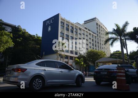 Campus der Päpstlichen Katholischen Universität Rio de Janeiro. PUC-Gebäude - Rio de Janeiro, Brasilien 11.30.2023 Stockfoto