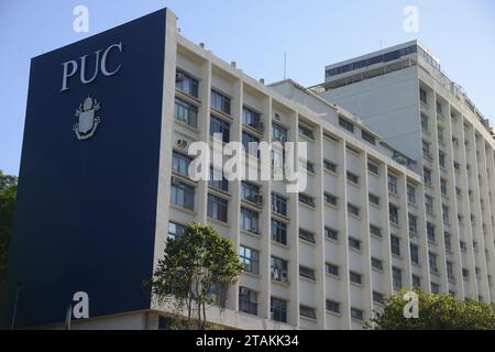Campus der Päpstlichen Katholischen Universität Rio de Janeiro. PUC-Gebäude - Rio de Janeiro, Brasilien 11.30.2023 Stockfoto