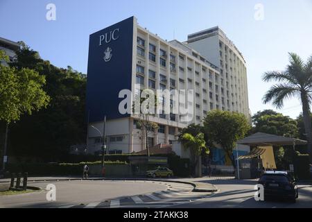 Campus der Päpstlichen Katholischen Universität Rio de Janeiro. PUC-Gebäude - Rio de Janeiro, Brasilien 11.30.2023 Stockfoto