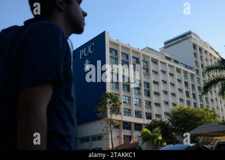 Campus der Päpstlichen Katholischen Universität Rio de Janeiro. PUC-Gebäude - Rio de Janeiro, Brasilien 11.30.2023 Stockfoto