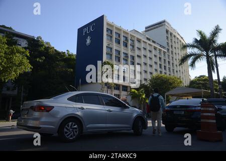 Campus der Päpstlichen Katholischen Universität Rio de Janeiro. PUC-Gebäude - Rio de Janeiro, Brasilien 11.30.2023 Stockfoto