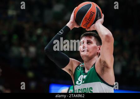 Mailand, Italien. November 2023 30. Edgaras Ulanovas #92 von Zalgiris Kaunas wurde während der regulären Saison der Turkish Airlines EuroLeague in Runde 11 zwischen EA7 Emporio Armani Milan und Zalgiris Kaunas im Mediolanum Forum gesehen. Endergebnis; EA7 Mailand 70: 83 Zalgiris. (Foto: Fabrizio Carabelli/SOPA Images/SIPA USA) Credit: SIPA USA/Alamy Live News Stockfoto