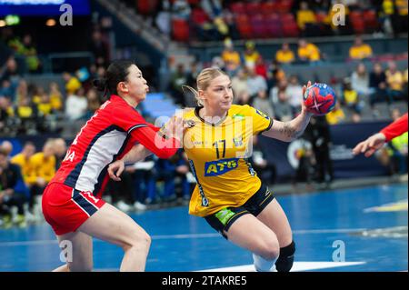 Göteborg, Schweden. Dezember 2023. Nina Dano aus Schweden während des Spiels der IHF Frauen Handball-Weltmeisterschaft 2023 zwischen Schweden und China am 1. Dezember 2023. Quelle: PS Photo / Alamy Live News Stockfoto