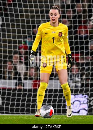 LONDON - Holländischer Torhüter Daphne van Domselaar beim UEFA Nations League-Frauenspiel zwischen England und den Niederlanden am 1. Dezember 2023 in Wembley in London. ANP GERRIT VAN KÖLN Stockfoto