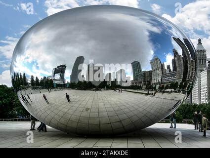 Cloud Gate „The Bean“ in der Innenstadt von Chicago Stockfoto
