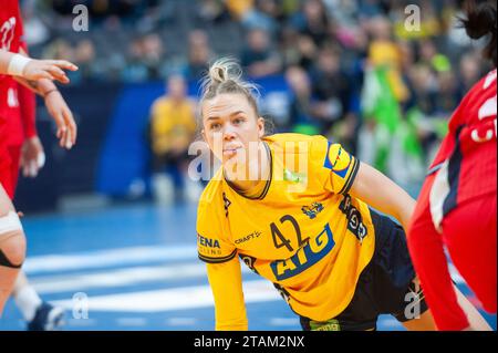 Göteborg, Schweden. Dezember 2023. Jenny Carlsson aus Schweden während des Spiels der IHF Frauen-Handball-Weltmeisterschaft 2023 zwischen Schweden und China am 1. Dezember 2023. Quelle: PS Photo / Alamy Live News Stockfoto