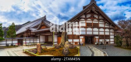 Historische Kyoto-Stadt Japan - Arashiyama-Viertel mit antiken Tempeln und japanischen Gärten. Stockfoto