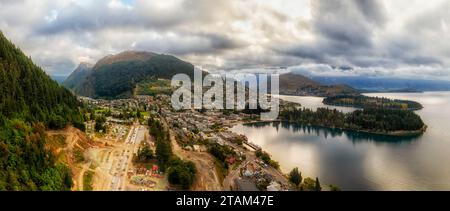 Lake Wakatipu Waterfront von Queenstown Downtown in Neuseeland - Strandpark Luftpanorama. Stockfoto