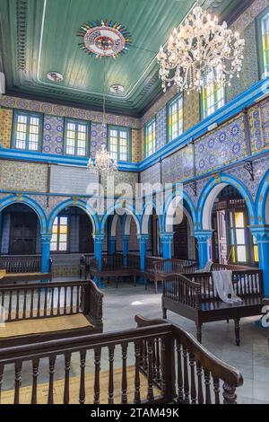 Djerba, Medenine, Tunesien. März 2023. Innenansicht der El Ghriba Synagoge. Stockfoto