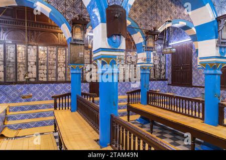 Djerba, Medenine, Tunesien. März 2023. Innenansicht der El Ghriba Synagoge. Stockfoto