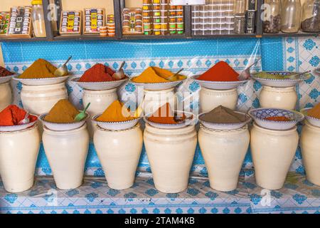 Houmt Souk, Djerba, Medenine, Tunesien. März 2023. Gewürze zum Verkauf im Houmt Souk. Stockfoto