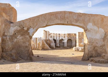 Nafta, Tozeur, Tunesien. März 2023. Star Wars Filmset für den Mos Espa Marktplatz in der Nähe von NAFTA, Tunesien. Stockfoto