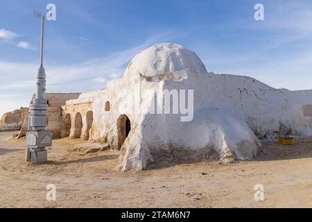 Nafta, Tozeur, Tunesien. März 2023. Star Wars Filmset für den Mos Espa Marktplatz in der Nähe von NAFTA, Tunesien. Stockfoto