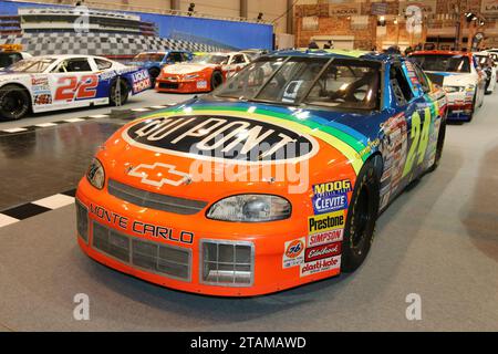Chevrolet Monte Carlo 1997, Sonderschau 75 Jahre NASCAR National Association for Stock Car Auto Racing vor Kulisse des Daytona International Speedway, 55. Essen Motor Show 2023 02.-10.12.2023, Pressetag 01.12.2023, Auto, Automobilmesse, Ausstellung für sportliche Autos Tuning Motorsport und Oldtimer, Messe Essen, Essen D. *** Chevrolet Monte Carlo 1997, Sonderschau 75 Jahre NASCAR National Association for Stock Car Auto Racing vor dem Hintergrund des Daytona International Speedway, 55 Essen Motor Show 2023 02 10 12 2023, Pressetag 01 12 2023, Auto, Automobilausstellung, Ausstellung für sportliche CA Stockfoto