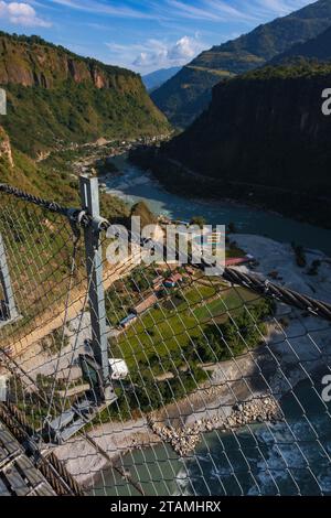 Die längste Hängebrücke der Welt überquert die Kali Gandaki River Gorge im Mustang District in Nepal Stockfoto
