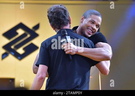 Sao Paulo, Brasilien. Dezember 2023. São PAULO, BRASILIEN - 1. DEZEMBER: Schauspieler Ray Fisher spricht mit den Fans während der Comic-Con Experience-CCXP 2023 auf der Sao Paulo Expo am 1. Dezember 2023 in Sao Paulo, Brasilien. (Foto: Leandro Bernardes/PxImages) Credit: PX Images/Alamy Live News Stockfoto