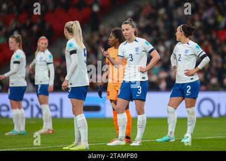 London, Großbritannien. Dezember 2023. London, England, 1. Dezember 2023: Niamh Charles (3 England) im Einsatz während des Spiels der UEFA Women's Nations League zwischen England und den Niederlanden im Wembley Stadium in London (Alexander Canillas/SPP) Credit: SPP Sport Press Photo. /Alamy Live News Stockfoto