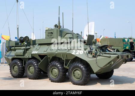 MOSKAU REGION, RUSSLAND - 18. AUGUST 2022: RXM-6-Fahrzeug auf Basis des gepanzerten Personals-Trägers der BTR-80 zur Leitung von Strahlung, Chemie und Bio Stockfoto