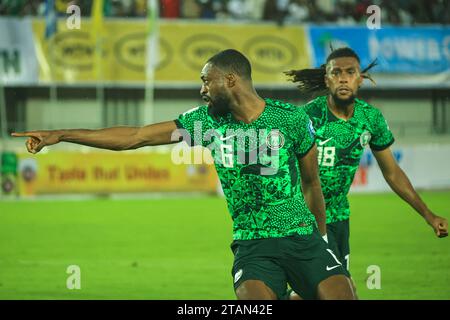 UYO, NIGERIA - 16. NOVEMBER: Semi Ajayi aus Nigeria feiert beim WM-Qualifikationsspiel zwischen Nigeria und Lesotho bei Godswill Akpab ein Tor Stockfoto